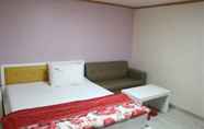 Kamar Tidur 6 Avishong Motel