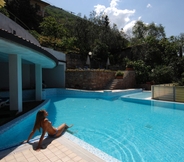 Swimming Pool 2 Hotel Garden