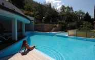 Swimming Pool 2 Hotel Garden