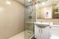 In-room Bathroom Fitzrovia Apartments by Allô Housing