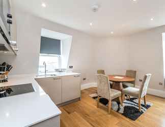 Bedroom 2 Piccadilly Lofts  by Allô Housing