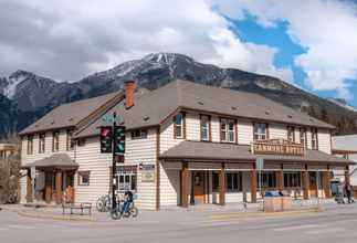 Exterior 4 Canmore Hotel Hostel