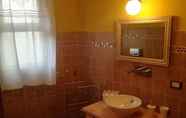 In-room Bathroom 7 Guest House Le Ginestre Dell'Etna