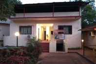 Exterior Redwood Resort Matheran