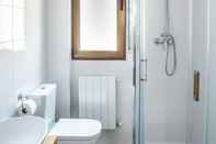 In-room Bathroom Aresti Old Town by Bilbao Living