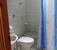 In-room Bathroom 5 Residence Pensione Mena