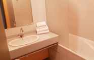 In-room Bathroom 4 La Bastide du Cantal