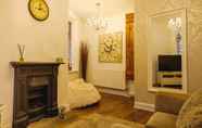 Lobby 2 St John's Cottage - Simple2let Serviced Apartments