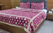 Kamar Tidur 3 Hotel Raj Mandir