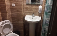 Toilet Kamar 6 Guest House Akhaltsikhe