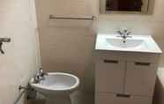 Toilet Kamar 3 Cosy T1 at Vale Centianes Beach