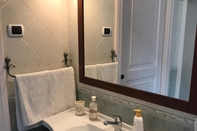 In-room Bathroom Maison de Charme Iommella