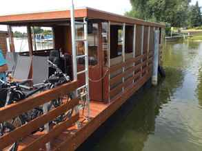 Bangunan 4 Hausboot Radewege am Beetzsee