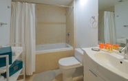 In-room Bathroom 4 Icon Brickell Downtown W Miami Suites