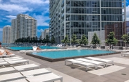 Hồ bơi 6 Icon Brickell Downtown W Miami Suites