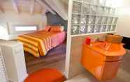 Kamar Tidur 6 Bed and Breakfast Villa Laila