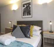 Kamar Tidur 3 Tudors eSuites Birmingham Apartments with Gated Parking