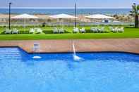 สระว่ายน้ำ Apartamentos Playa de Castelldefels