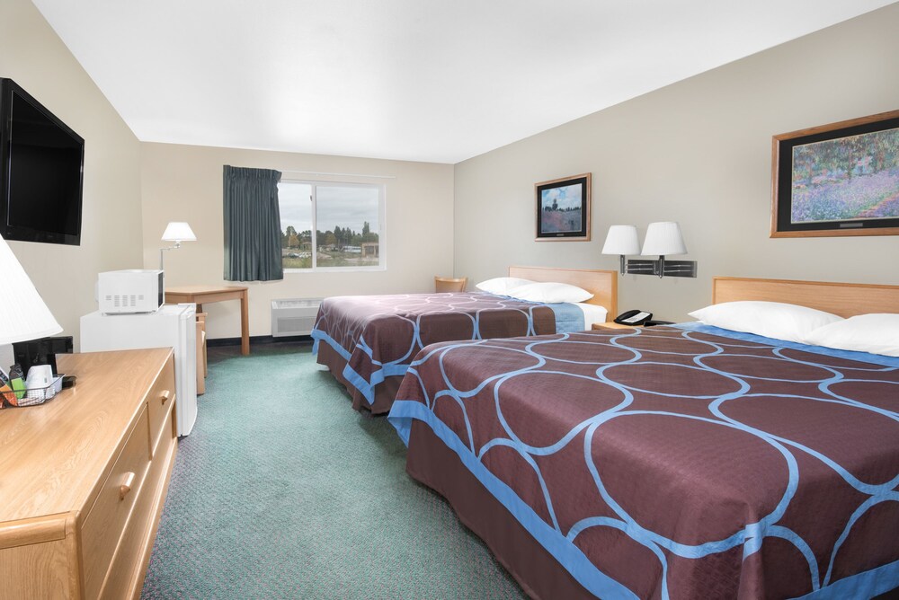 Bedroom 7 Northwoods Inn & Suites