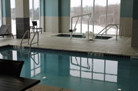 Swimming Pool Holiday Inn Express & Suites Hudson I-94, an IHG Hotel