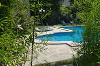 Swimming Pool Le Mas Angelussi