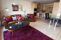 Common Space 3 Bed Apartment - Mermaid Quay