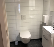 Toilet Kamar 5 Båtsfjord Brygge