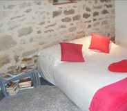 Bedroom 7 Chambres d'hotes La Frise