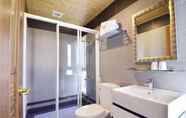 Toilet Kamar 4 Blue Heron