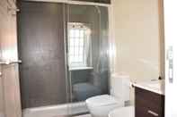 In-room Bathroom Cool Tailor Made 2 Bedroom Apartment