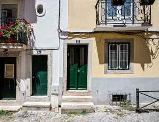 Exterior 2 Cozy Apartment in Lisbon's Center