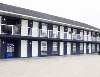 Exterior 2 Bowmanville Marina Inn & Suites