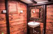 Toilet Kamar 6 Leela Cottages