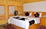 Kamar Tidur 2 Classic Thar Resort Camp