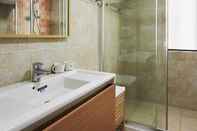 Toilet Kamar Youyi Business Hotel