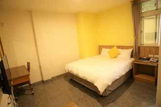 Kamar Tidur 4 Holiday Hotel