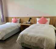 Kamar Tidur 5 Holiday Hotel