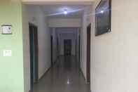 Lobby Iroomz Shanthana Residency