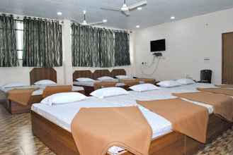 ห้องนอน 4 Iroomz Royal Inn