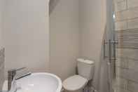 Toilet Kamar Townhouse @ Rose Street Stoke