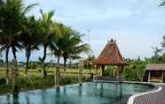 Kolam Renang 7 Mas Village Resort