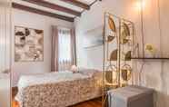 Kamar Tidur 3 Golden Oasis in Padua City Center