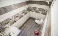 In-room Bathroom 7 Ark Resorts