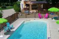 Swimming Pool Camping le Beauvillage - Yourte