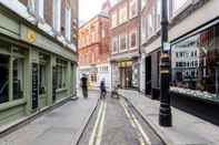 Exterior Oxford Circus Apartments