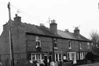 Exterior Edwards Cottage - Grove Road Cottages