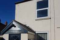 Exterior Pansy Cottage in Historic Tewkesbury