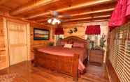 Bilik Tidur 7 Off The Clock - Four Bedroom Cabin