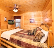 ห้องนอน 5 Rising Eagle Lodge - Eight Bedroom Cabin