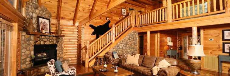 Lobby Black Bear Hideaway - Five Bedroom Cabin